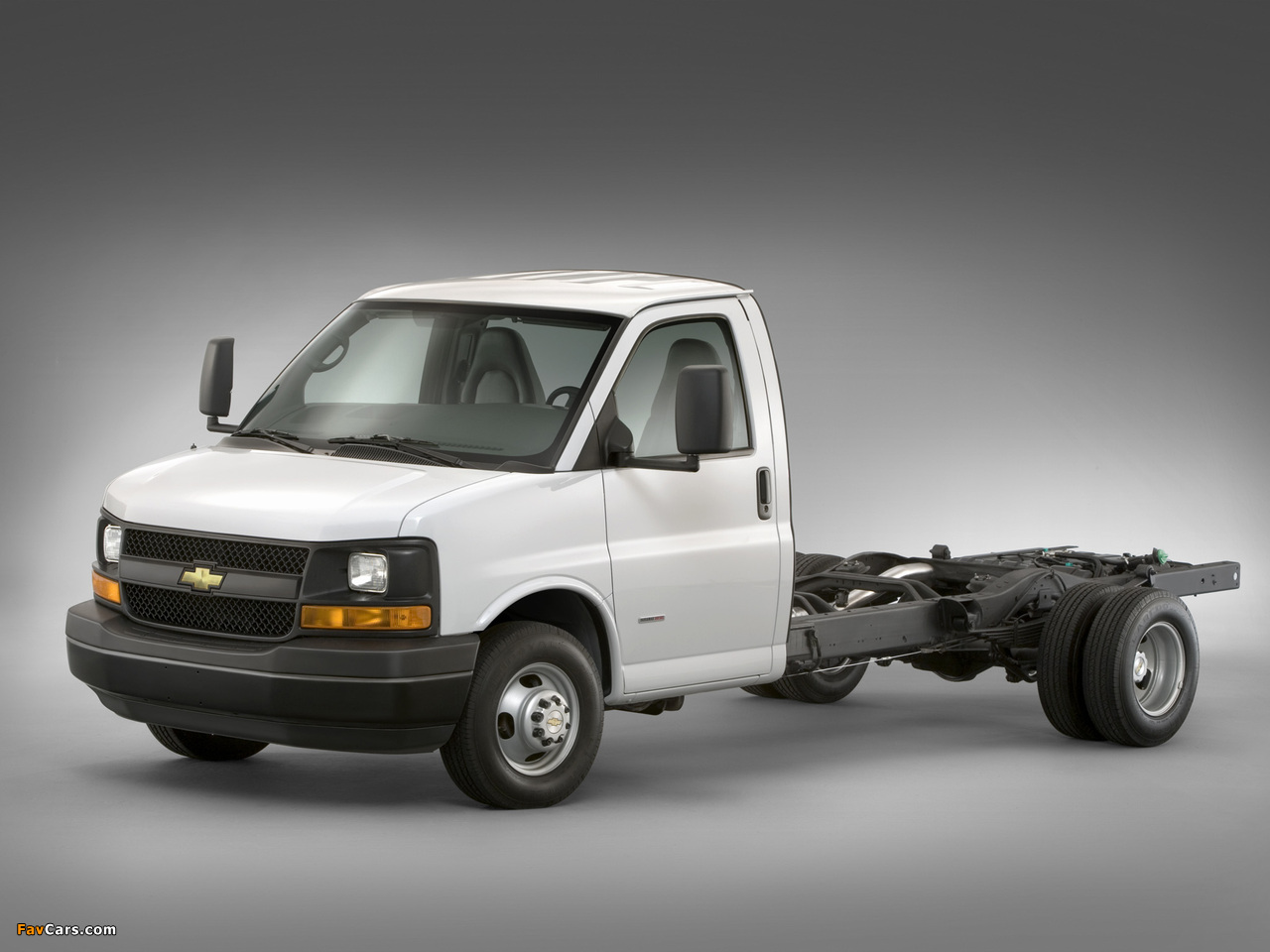 Images of Chevrolet Express 4500 Cutaway 2008 (1280 x 960)