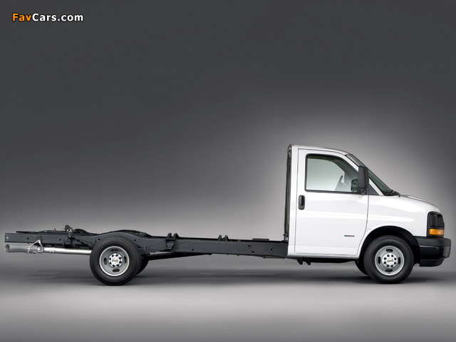 Images of Chevrolet Express 4500 Cutaway 2008 (640 x 480)