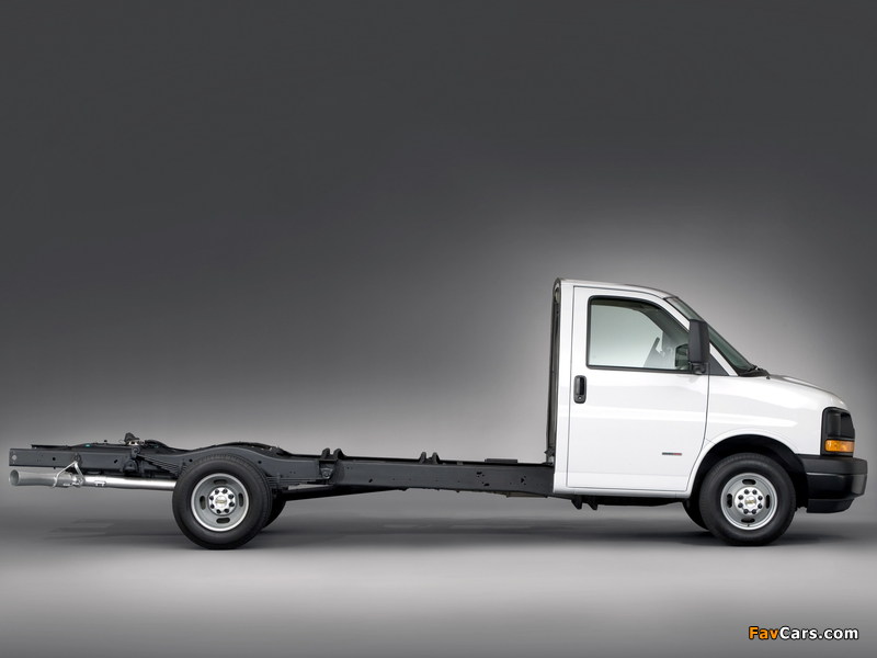 Images of Chevrolet Express 4500 Cutaway 2008 (800 x 600)