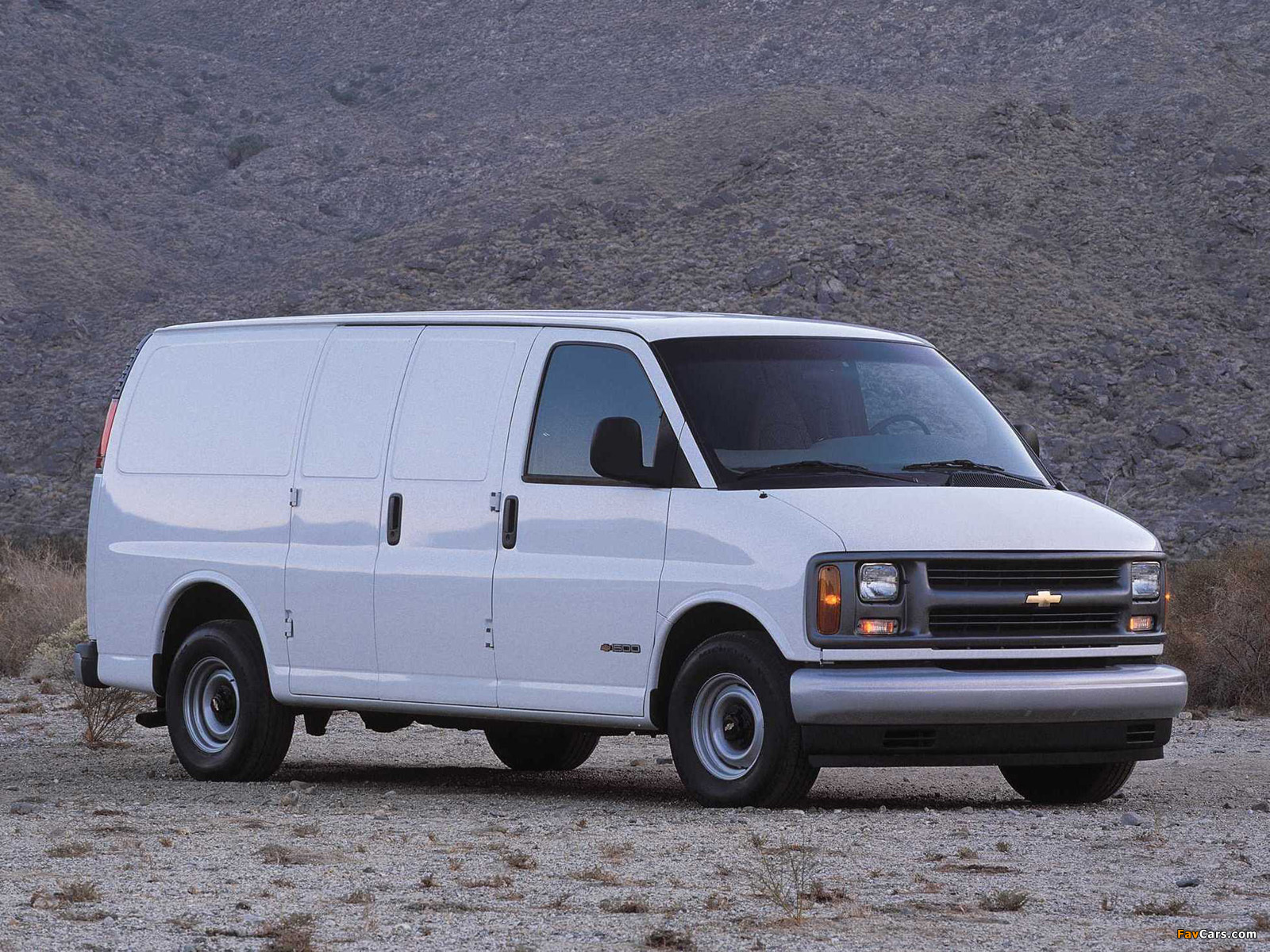 Photos of Chevrolet Express Cargo Van 1996–2002 (1600 x 1200)