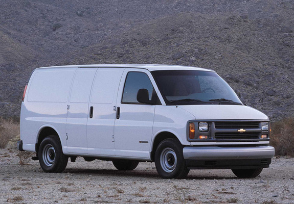 Photos of Chevrolet Express Cargo Van 1996–2002