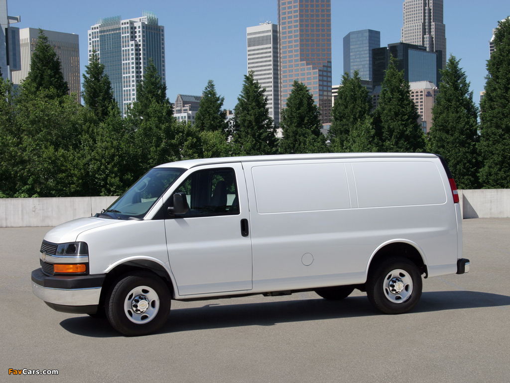 Photos of Chevrolet Express Cargo Van 2002 (1024 x 768)