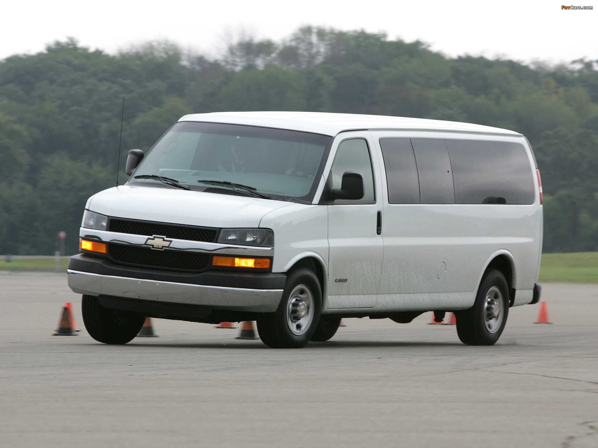 Photos of Chevrolet Express 2002 (1920 x 1440)