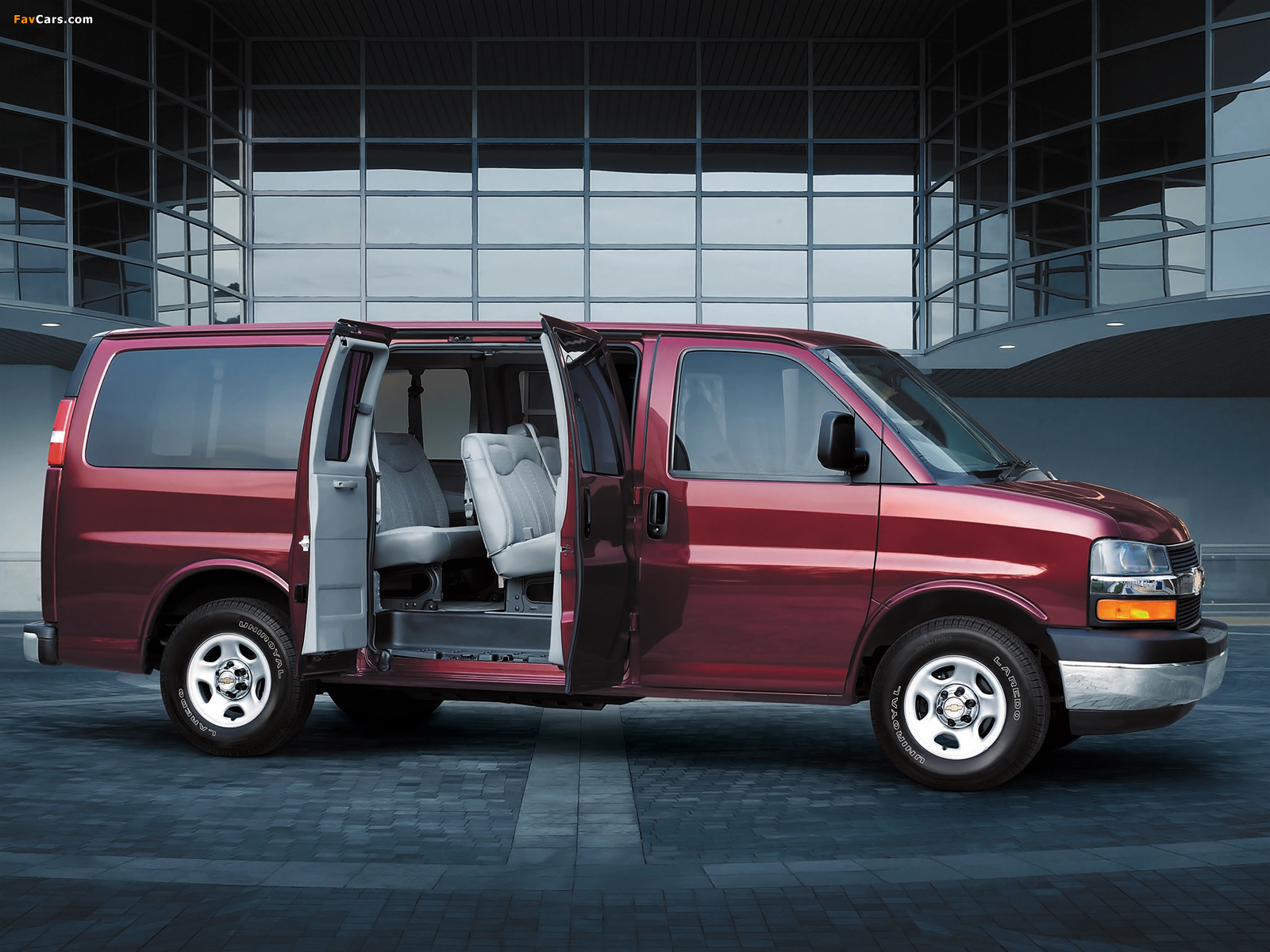 Photos of Chevrolet Express 2002 (1600 x 1200)