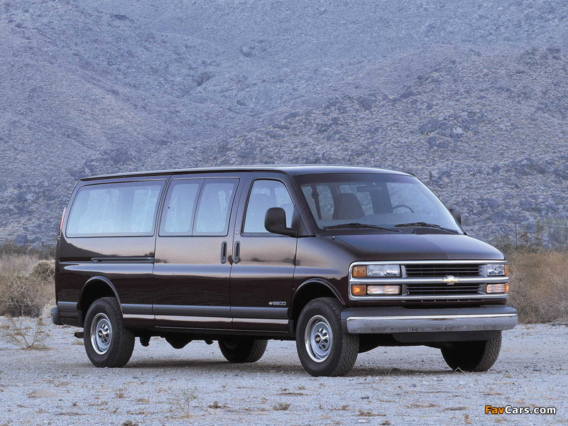 Pictures of Chevrolet Express 1996–2002 (800 x 600)