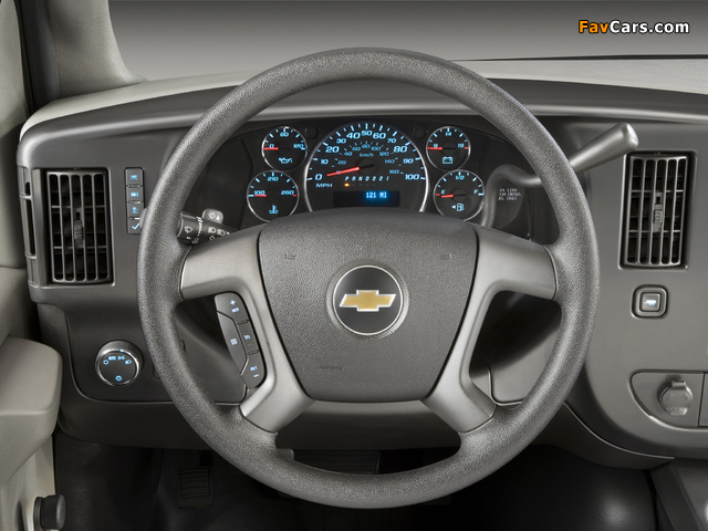 Pictures of Chevrolet Express 4500 Cutaway 2008 (640 x 480)