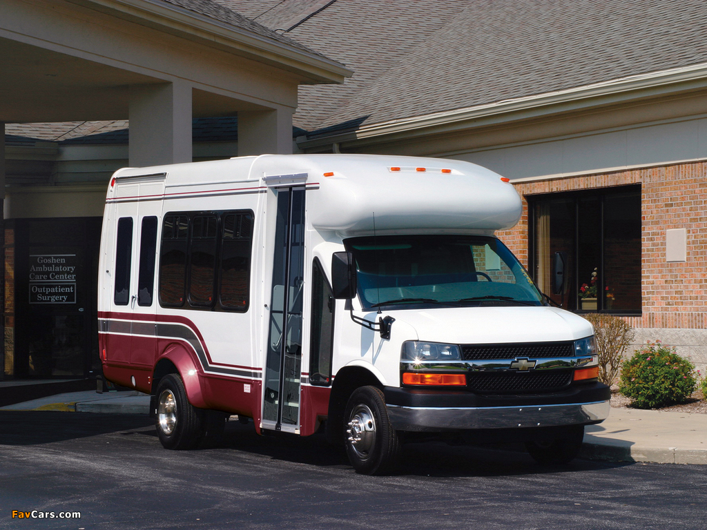 Pictures of StarTrans Candidate based on Chevrolet Express 2009 (1024 x 768)