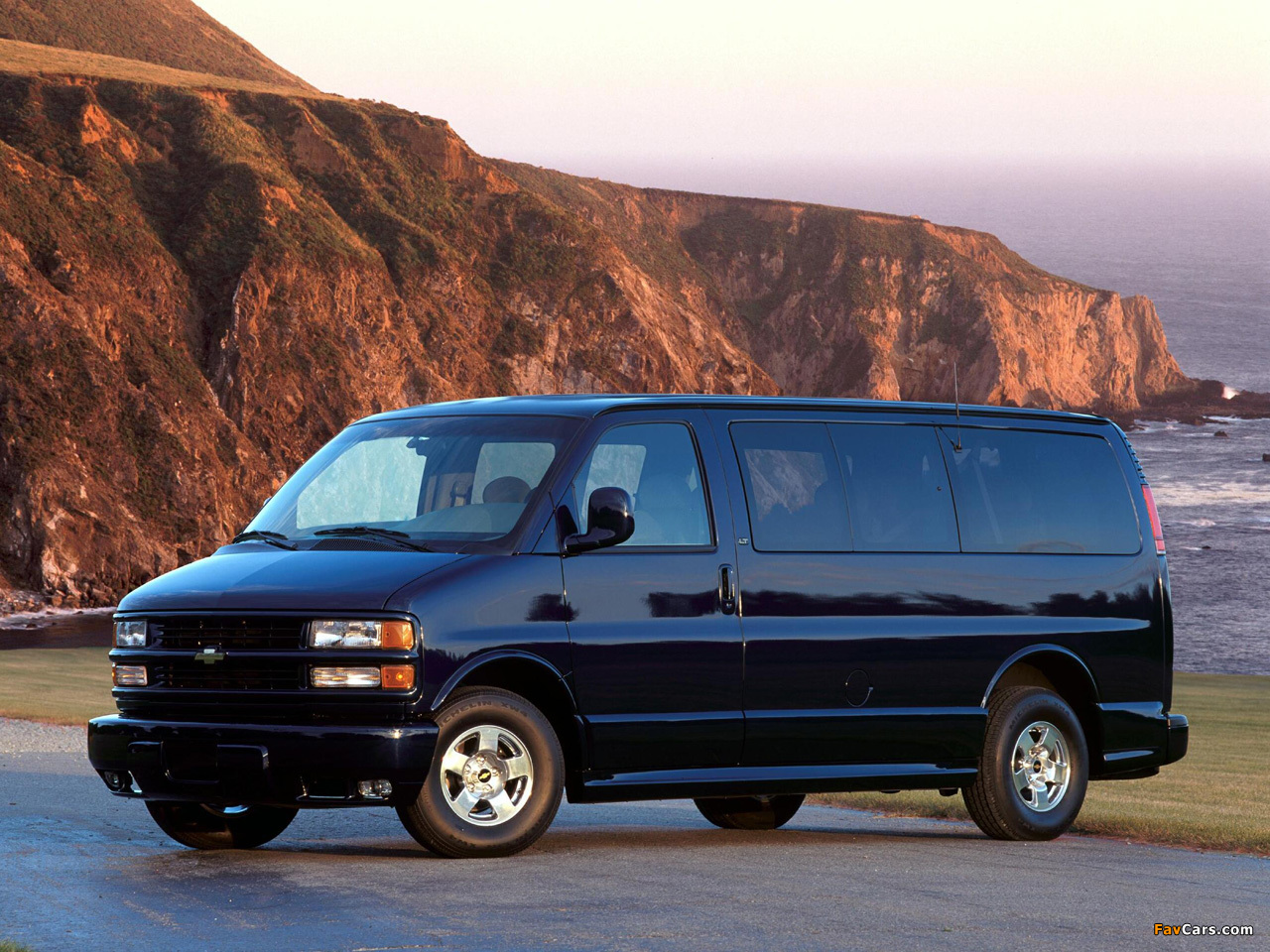 Chevrolet Express 1996–2002 wallpapers (1280 x 960)
