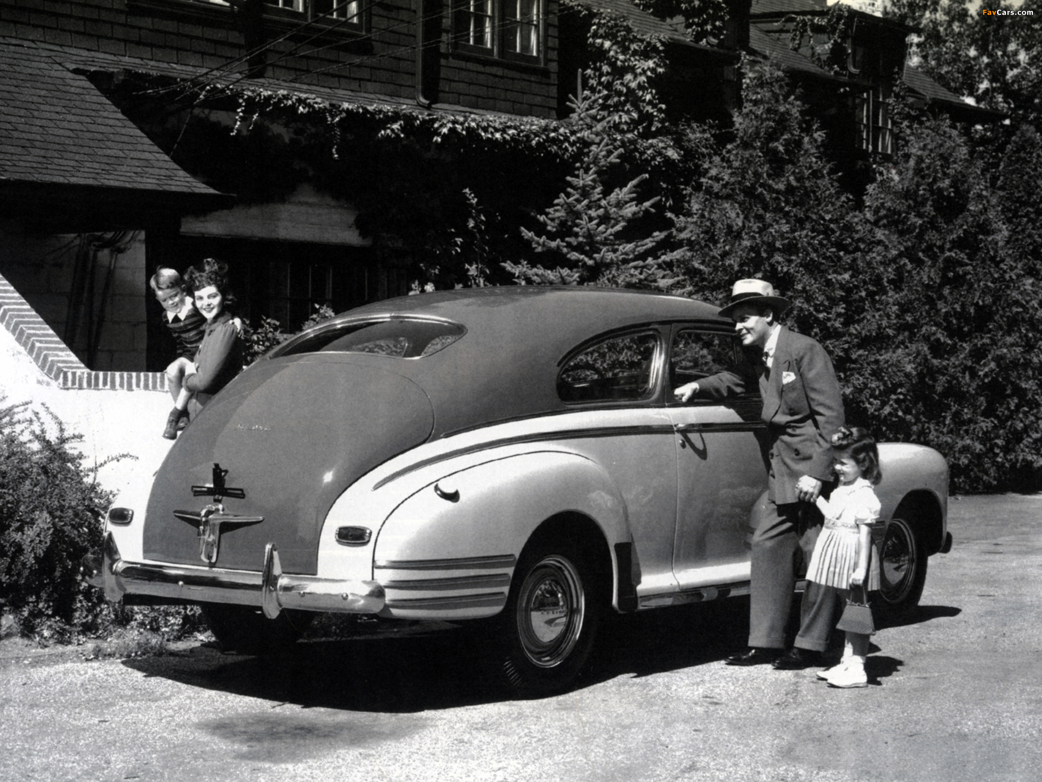 Chevrolet Special DeLuxe Fleetline Aerosedan (BH) 1942 images (2048 x 1536)