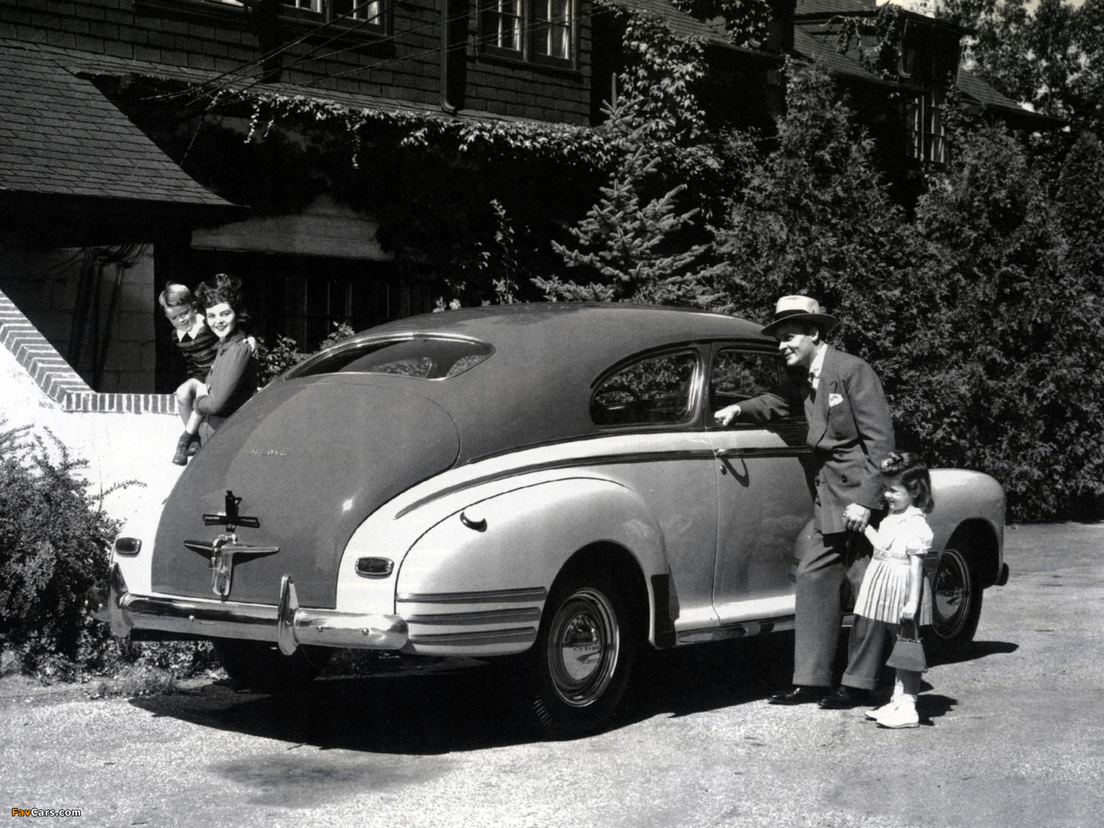 Chevrolet Special DeLuxe Fleetline Aerosedan (BH) 1942 images (1600 x 1200)