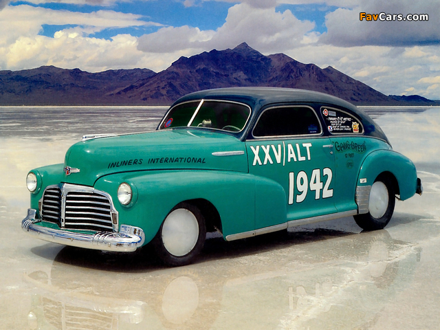 Chevrolet Fleetline Aerosedan Gang Green I Record Car 1942 photos (640 x 480)