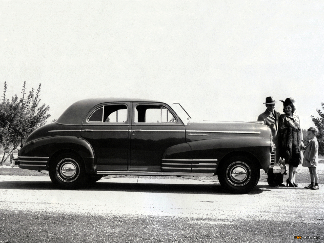 Images of Chevrolet Special DeLuxe Fleetline Sportmaster (BH) 1942 (1280 x 960)