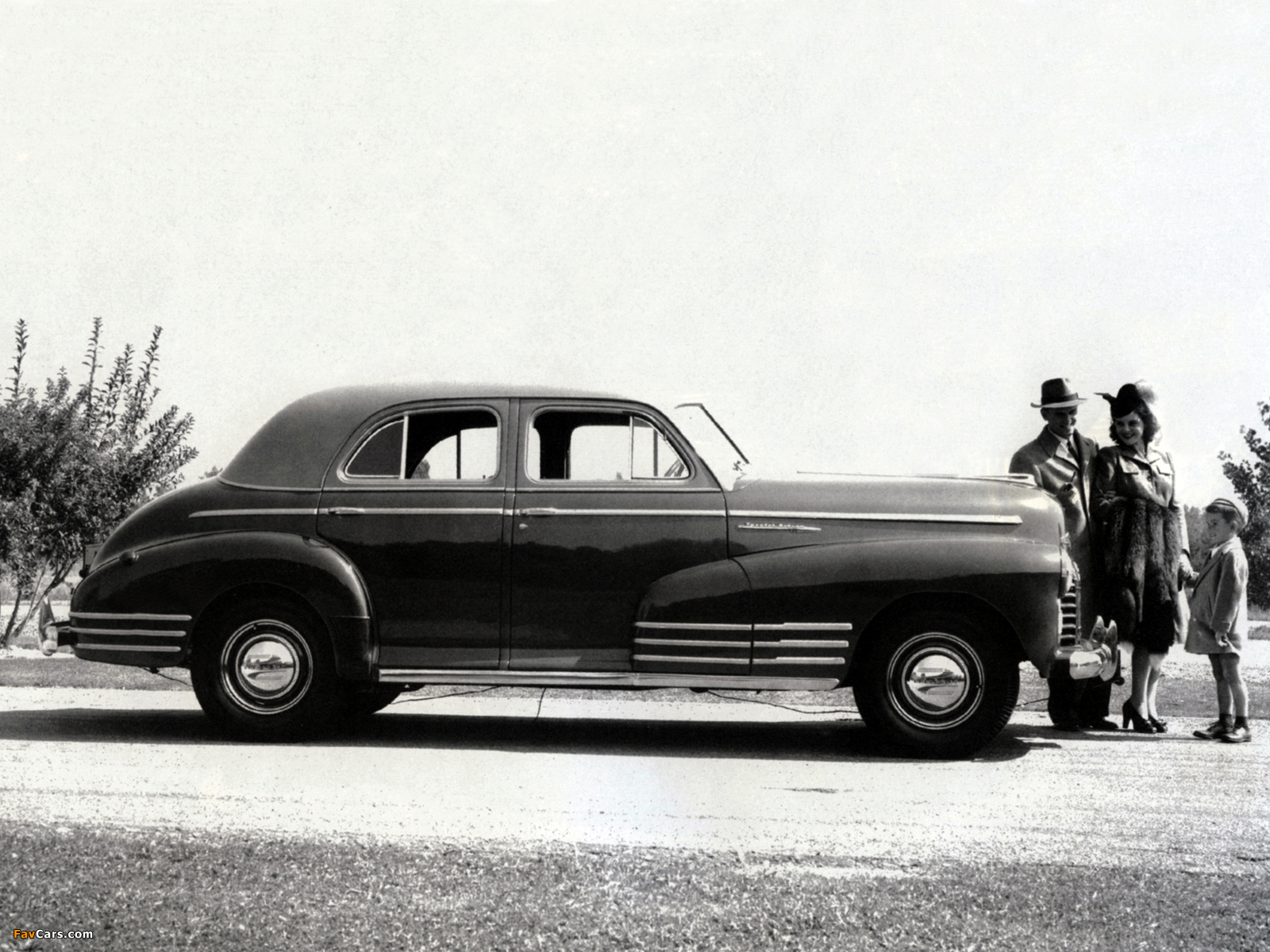 Images of Chevrolet Special DeLuxe Fleetline Sportmaster (BH) 1942 (1600 x 1200)