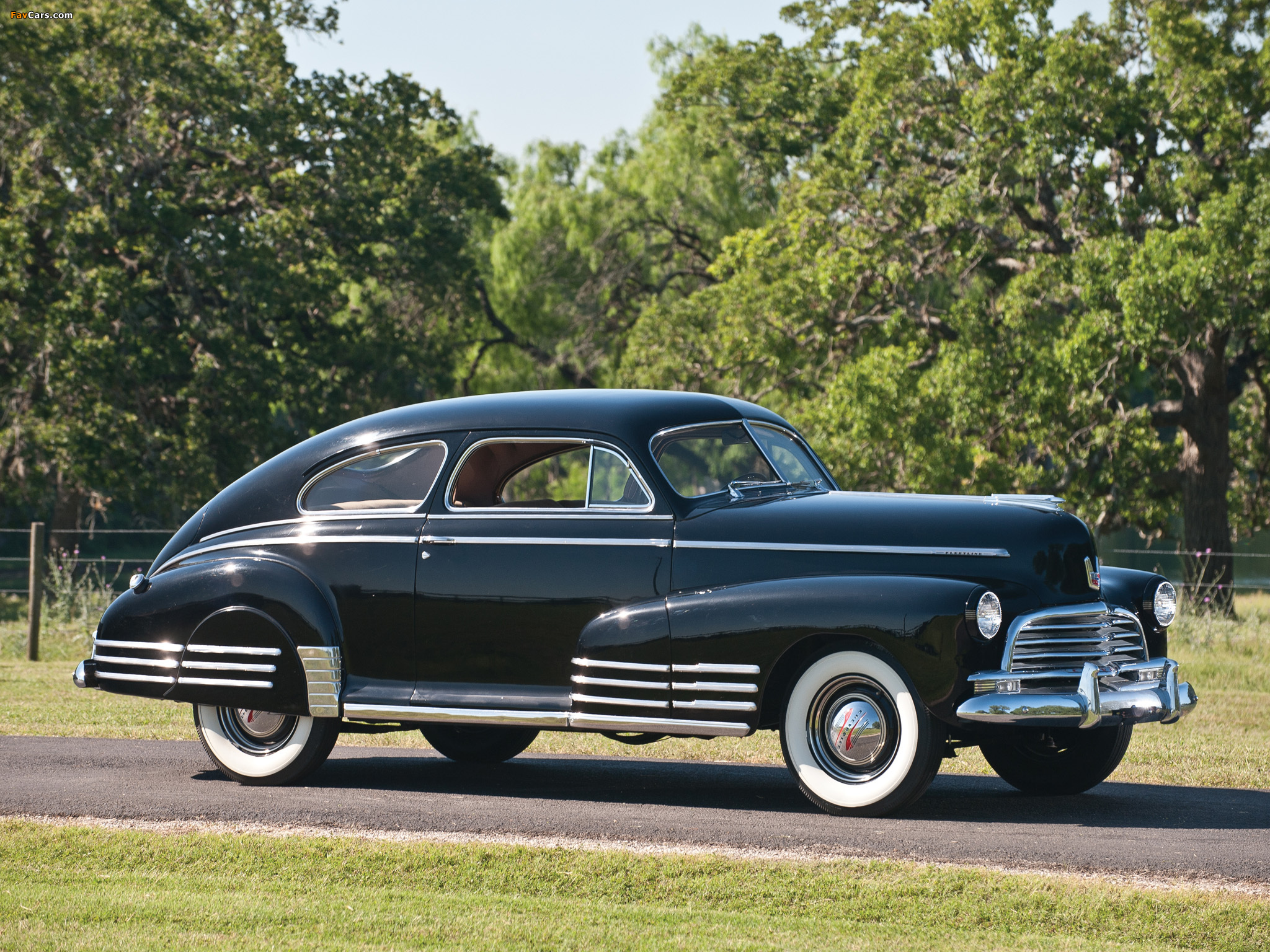 Photos of Chevrolet Fleetline Aerosedan (DK-2144) 1946 (2048 x 1536)