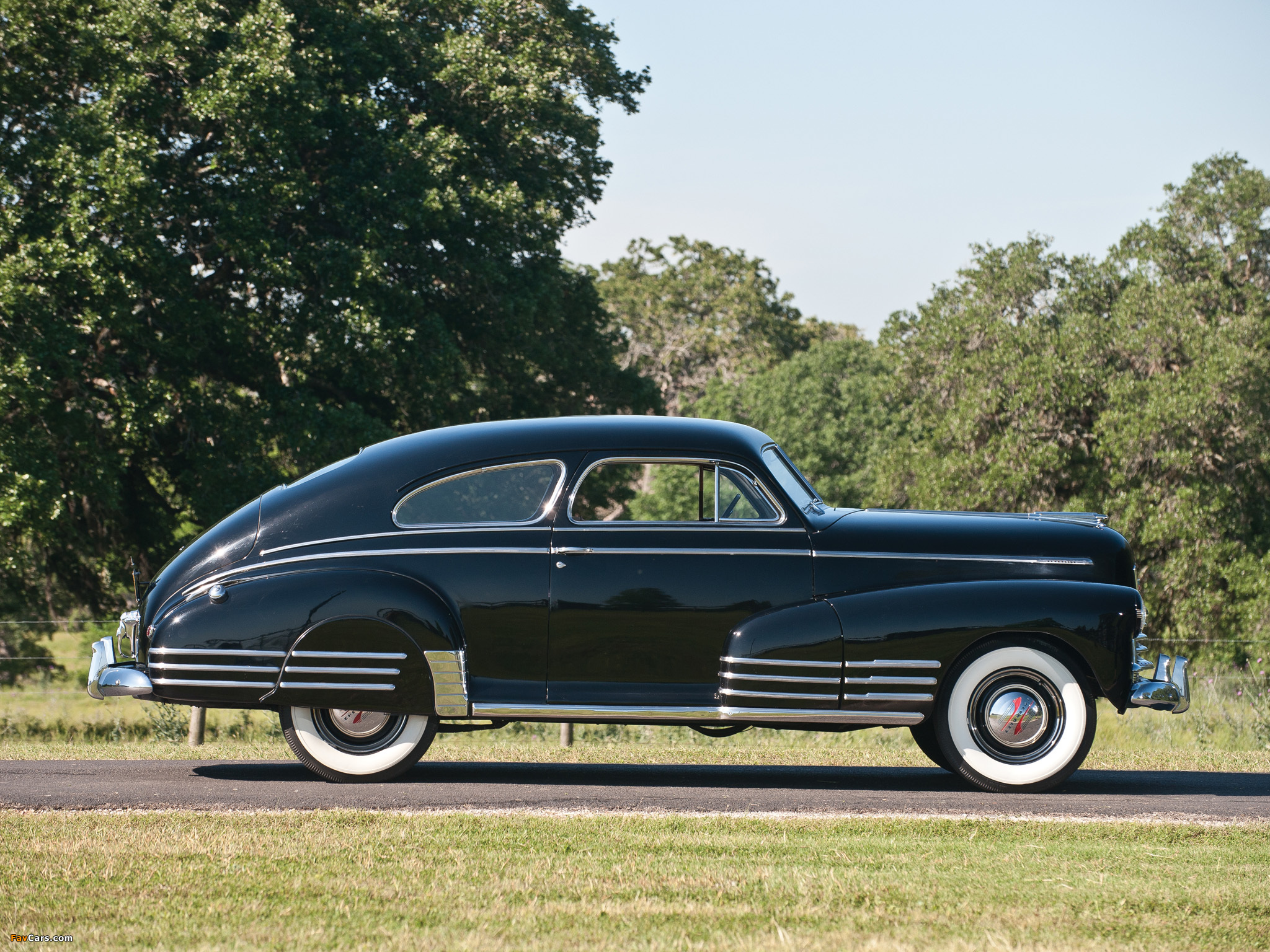 Pictures of Chevrolet Fleetline Aerosedan (DK-2144) 1946 (2048 x 1536)