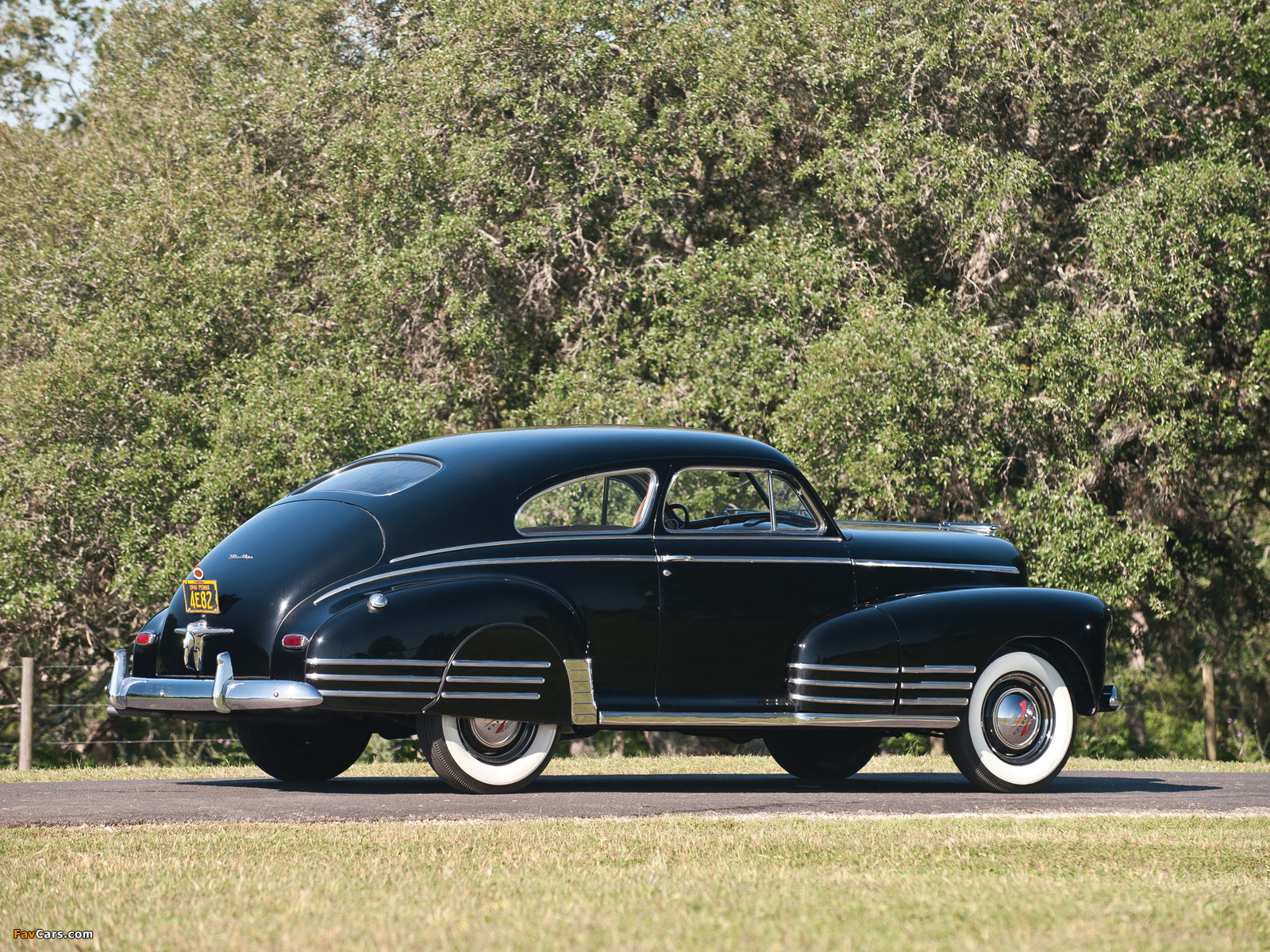 Pictures of Chevrolet Fleetline Aerosedan (DK-2144) 1946 (1600 x 1200)