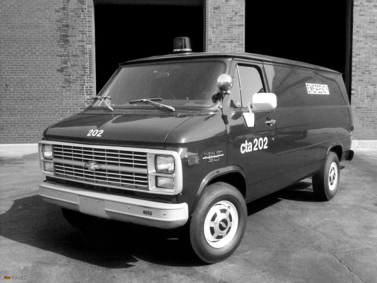 Photos of Chevrolet Chevy Van Ambulance (G30) 1985 (1600 x 1200)