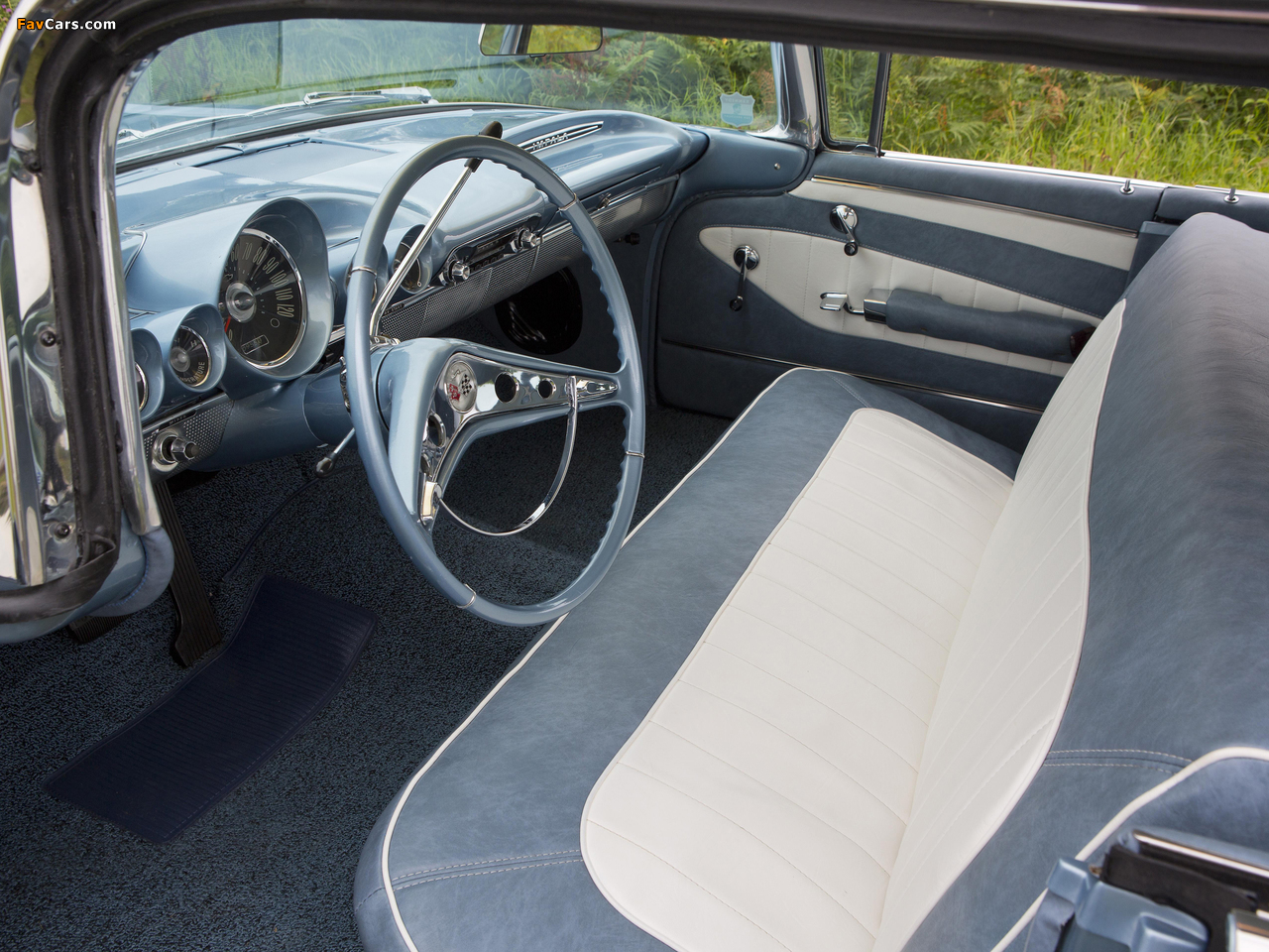 Images of Chevrolet Impala Sport Sedan (1739/1839) 1960 (1280 x 960)