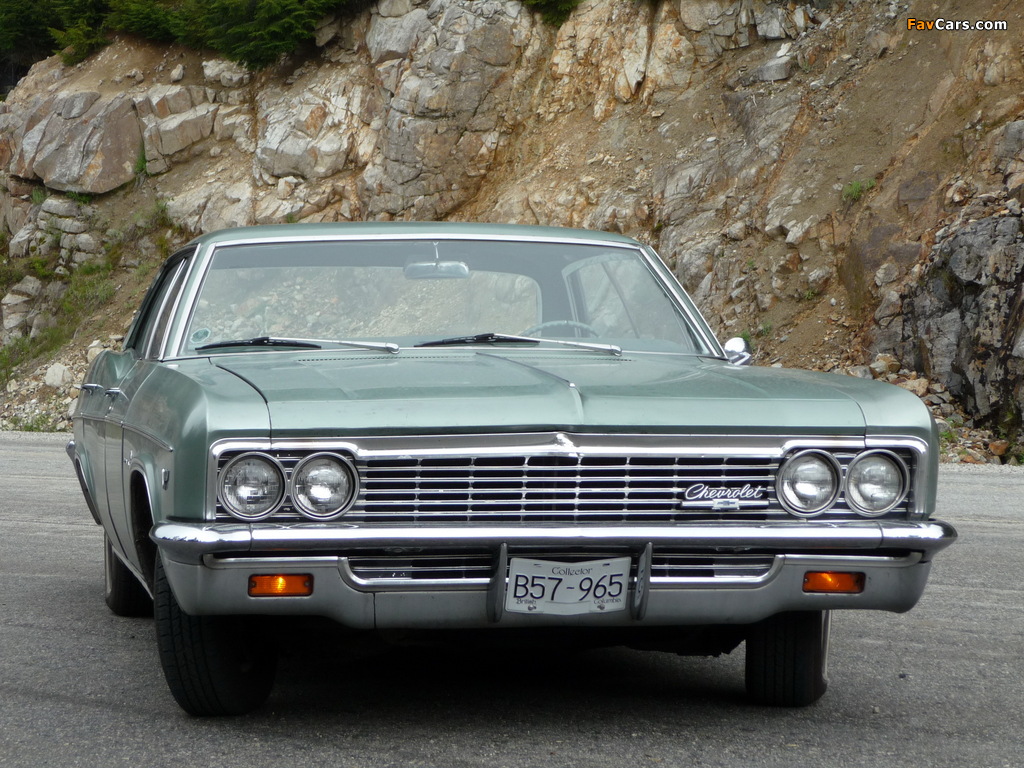 Images of Chevrolet Impala Sport Sedan (16439) 1966 (1024 x 768)