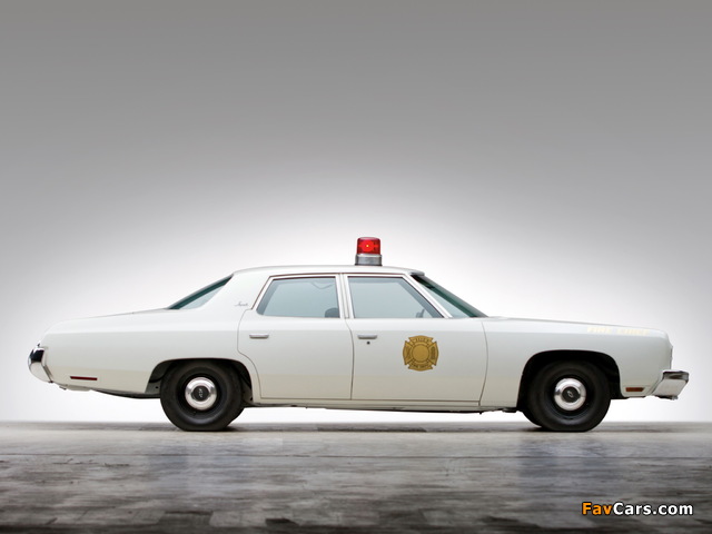 Images of Chevrolet Impala Sedan Fire Chiefs Car (L69) 1973 (640 x 480)