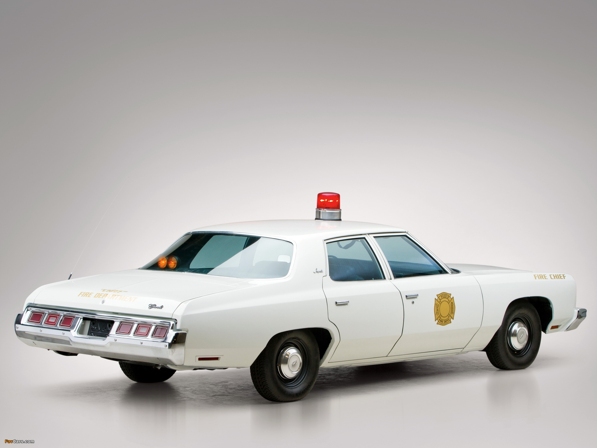 Images of Chevrolet Impala Sedan Fire Chiefs Car (L69) 1973 (2048 x 1536)