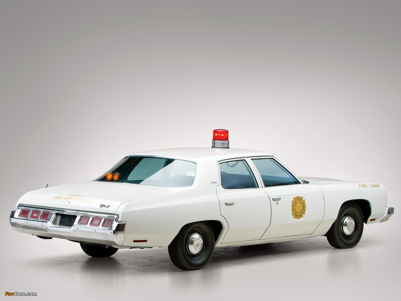 Images of Chevrolet Impala Sedan Fire Chiefs Car (L69) 1973 (1280 x 960)