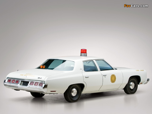 Images of Chevrolet Impala Sedan Fire Chiefs Car (L69) 1973 (640 x 480)