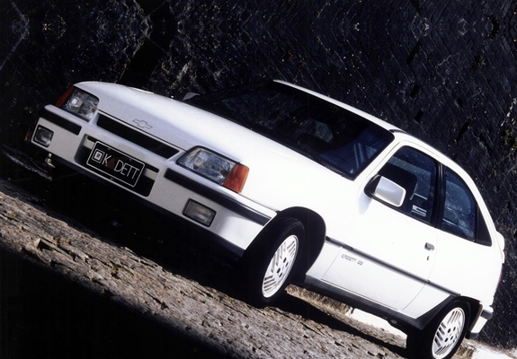 Pictures of Chevrolet Kadett GS 3-door 1989–91