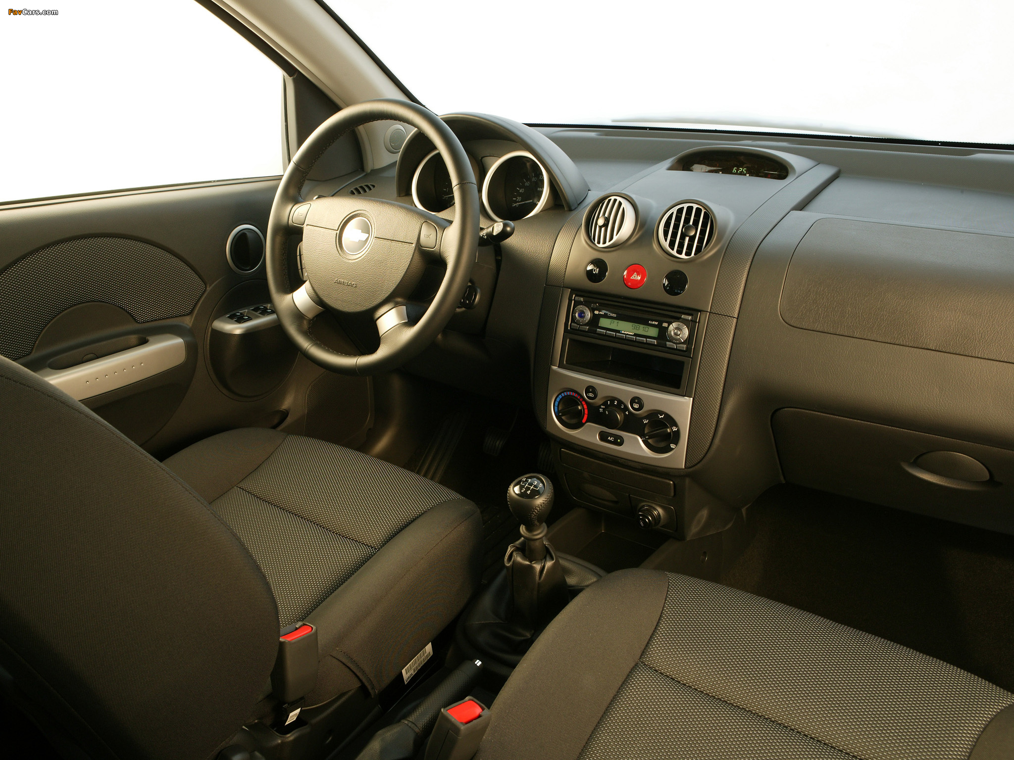 Chevrolet Kalos 5-door (T200) 2003–08 photos (2048 x 1536)