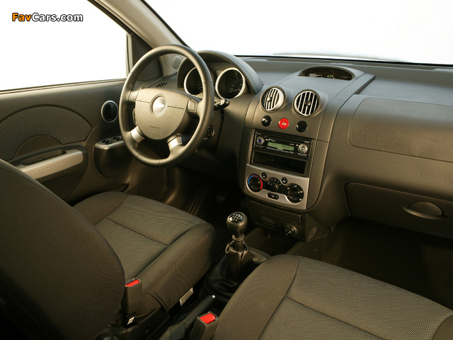 Chevrolet Kalos 5-door (T200) 2003–08 photos (640 x 480)