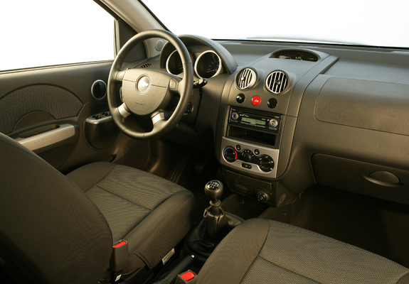 Chevrolet Kalos 5-door (T200) 2003–08 photos