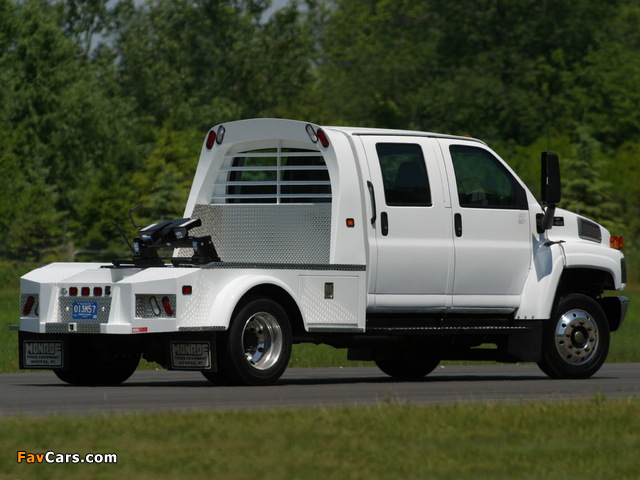 Images of Chevrolet Kodiak C4500 Crew Cab 2004–09 (640 x 480)