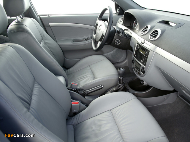 Chevrolet Lacetti Hatchback 2004–12 images (640 x 480)
