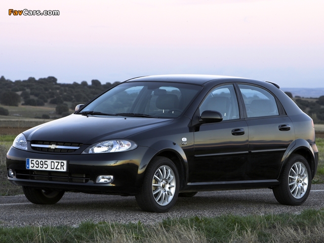 Chevrolet Lacetti Hatchback 2004–12 images (640 x 480)