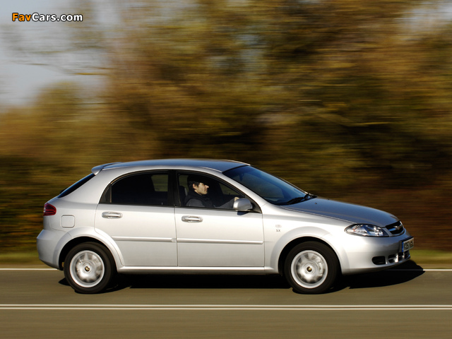 Chevrolet Lacetti Hatchback UK-spec 2004–11 pictures (640 x 480)