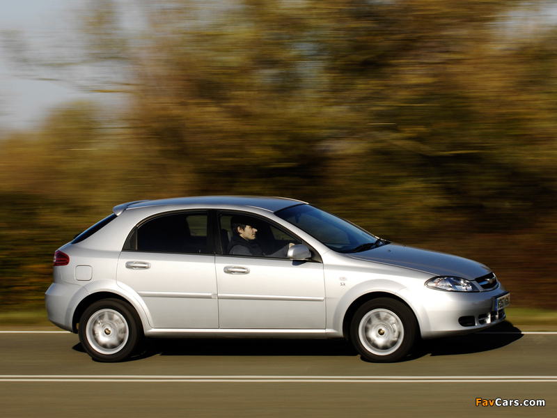 Chevrolet Lacetti Hatchback UK-spec 2004–11 pictures (800 x 600)