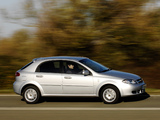 Chevrolet Lacetti Hatchback UK-spec 2004–11 pictures