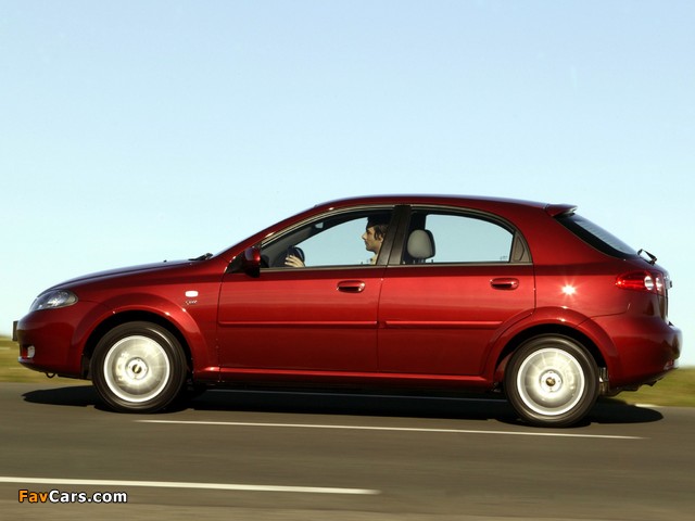 Chevrolet Lacetti Hatchback 2004–12 pictures (640 x 480)