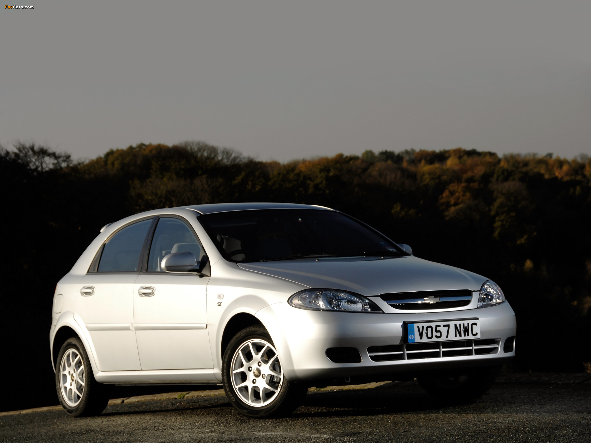 Images of Chevrolet Lacetti Hatchback UK-spec 2004 (2048 x 1536)