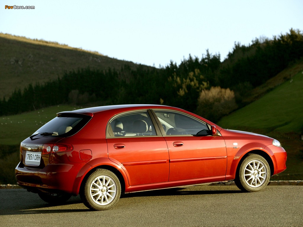 Images of Chevrolet Lacetti Hatchback 2004–12 (1024 x 768)