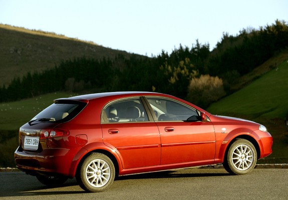 Images of Chevrolet Lacetti Hatchback 2004–12