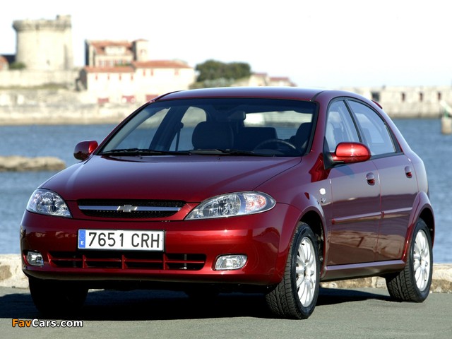 Images of Chevrolet Lacetti Hatchback 2004–12 (640 x 480)