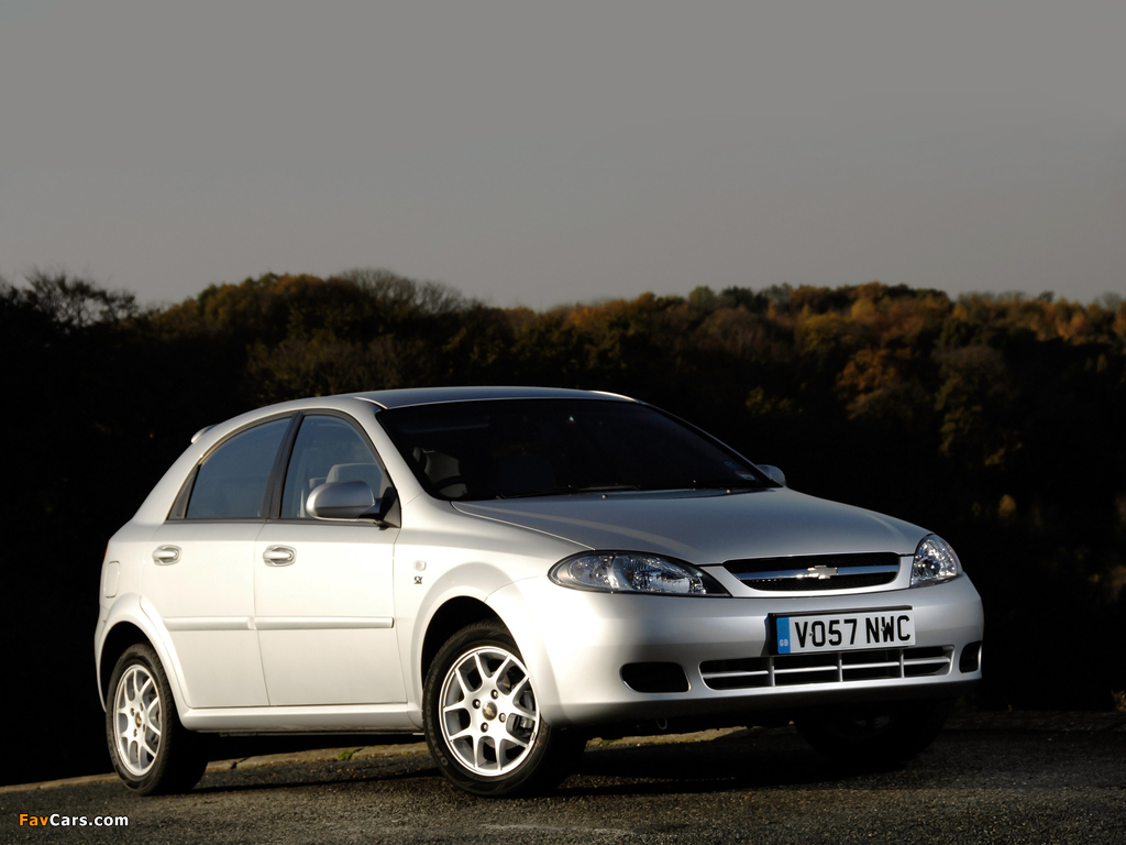 Images of Chevrolet Lacetti Hatchback UK-spec 2004 (1024 x 768)