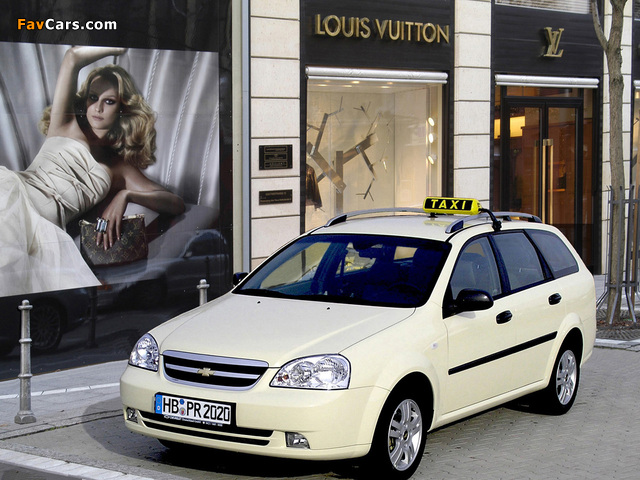 Images of Chevrolet Lacetti Wagon Taxi 2004–11 (640 x 480)