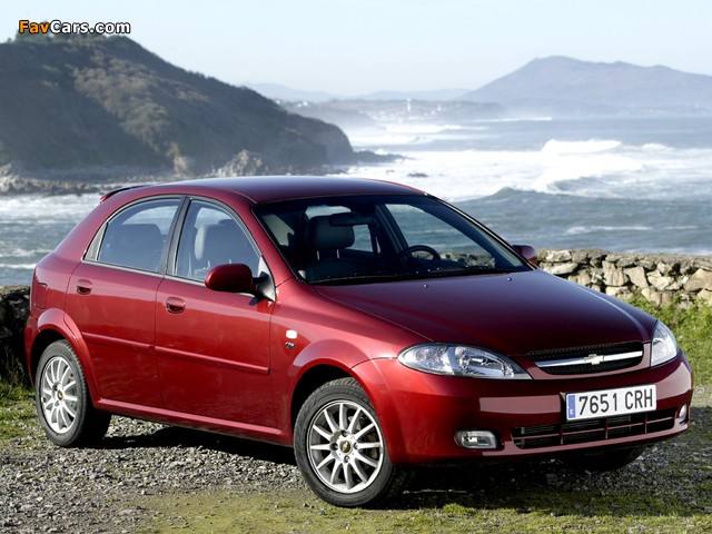 Photos of Chevrolet Lacetti Hatchback 2004–12 (640 x 480)