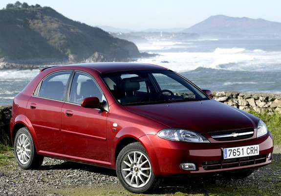 Photos of Chevrolet Lacetti Hatchback 2004–12