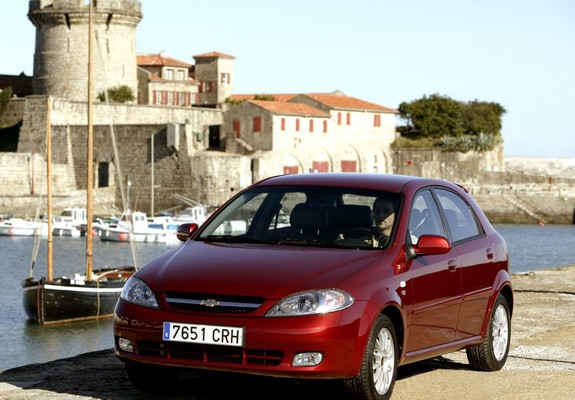 Photos of Chevrolet Lacetti Hatchback 2004–12