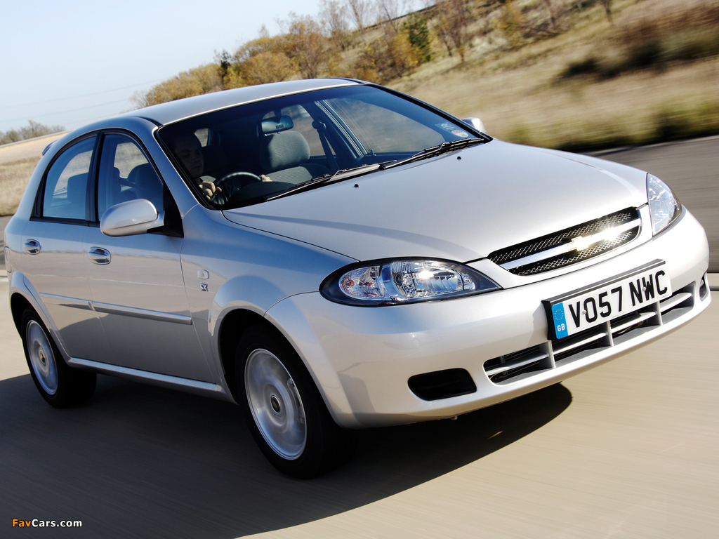 Pictures of Chevrolet Lacetti Hatchback UK-spec 2004 (1024 x 768)