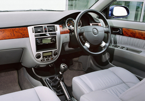 Pictures of Chevrolet Lacetti Sedan CDX UK-spec 2004–11