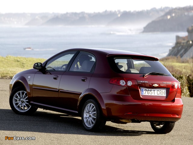 Pictures of Chevrolet Lacetti Hatchback 2004–12 (640 x 480)